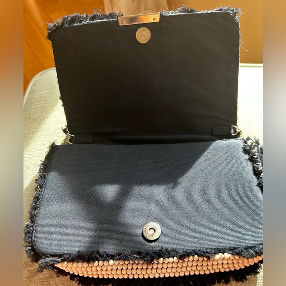 Elegant and unique cross body Zara bag. Beaded in three colors l. - Picture 4 of 4